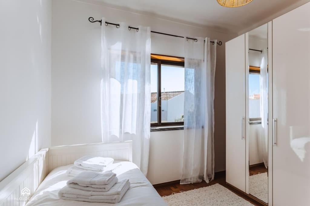 Casa Do Patio - 3 Bedrooms, Ponte Rol Торес Ведрас Екстериор снимка